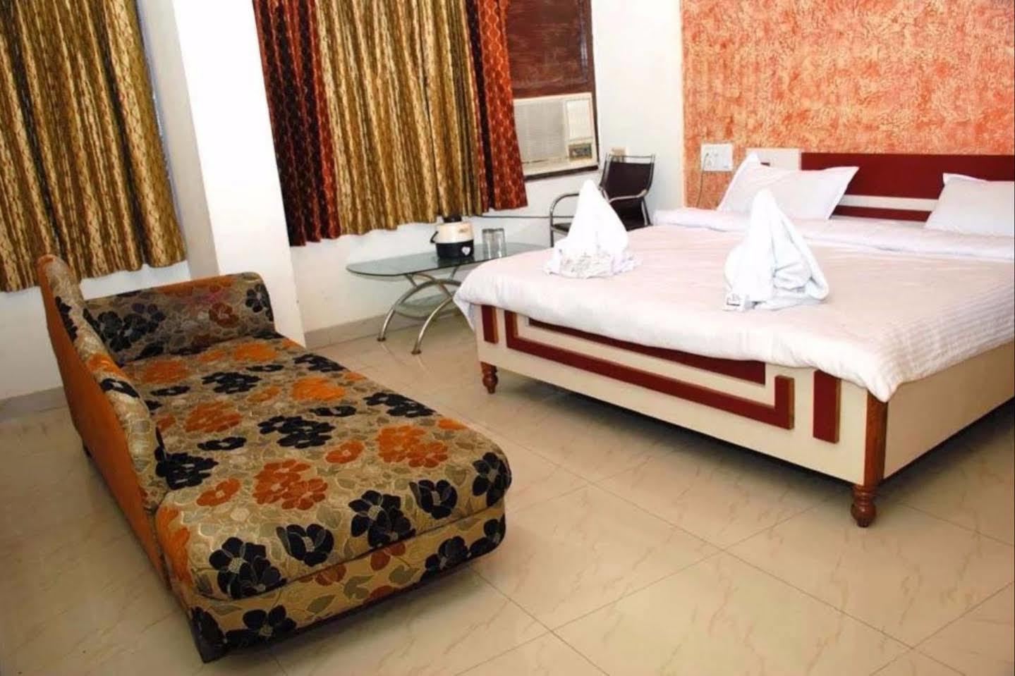 Hotel Sobhraj Аджмер Екстериор снимка